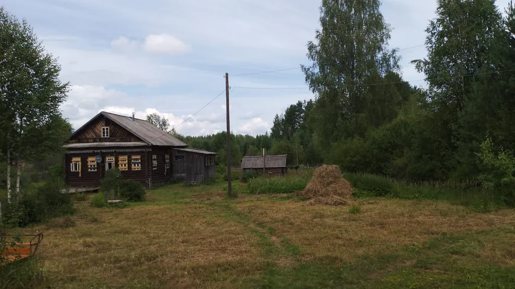 Домик в деревне вдали от цивилизации