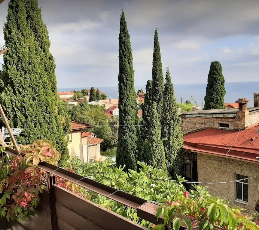 Апартамент в Симеизе с видом на море и большой собственной террасой.