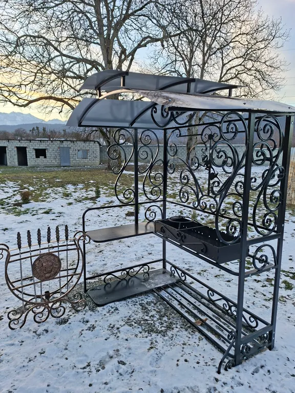 Уютный дом возле термального источника по дороге на курорт Мамисон