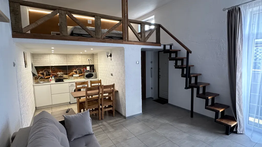 Новая уютная квартира в частном районе