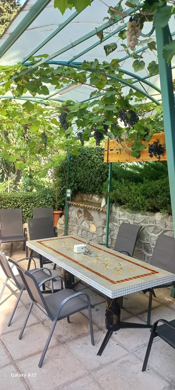 Частный дом с территорией