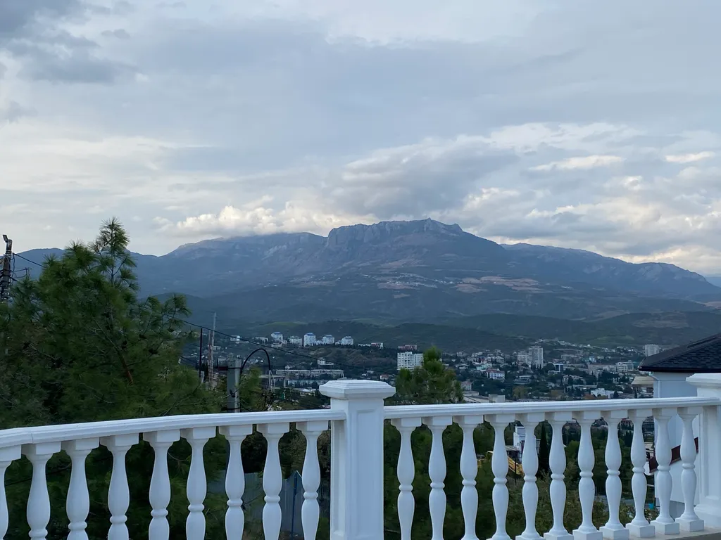 Стильные апартаменты с видом на море в историческом центре курорта