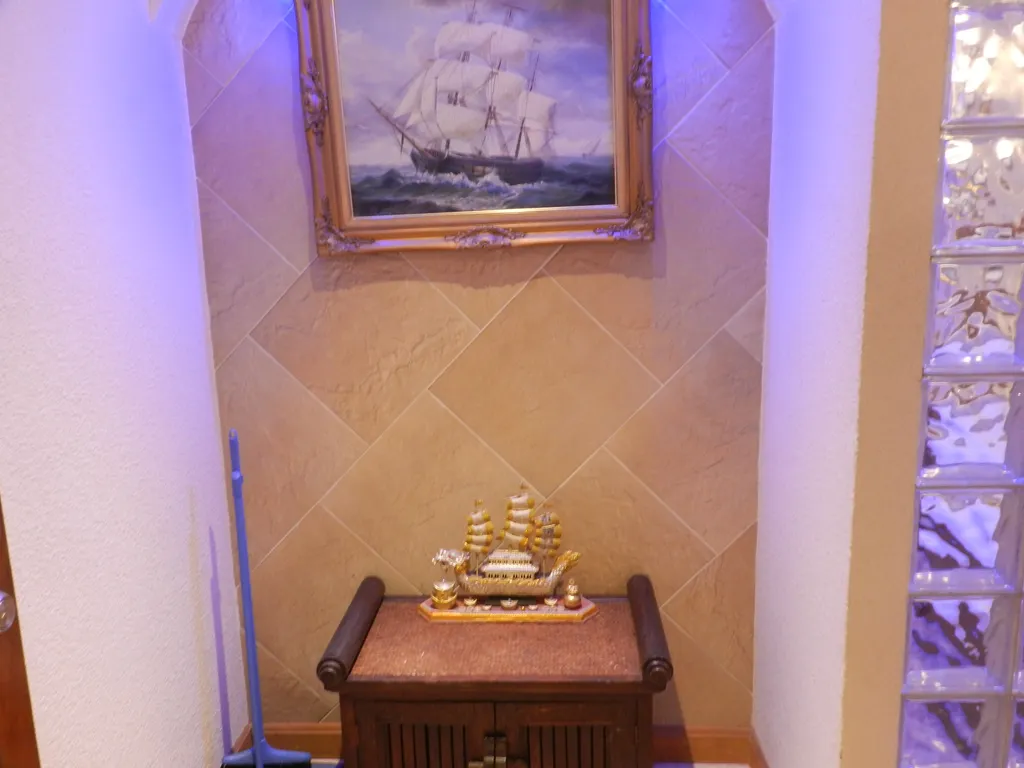 Студия с фронтальным видом на море