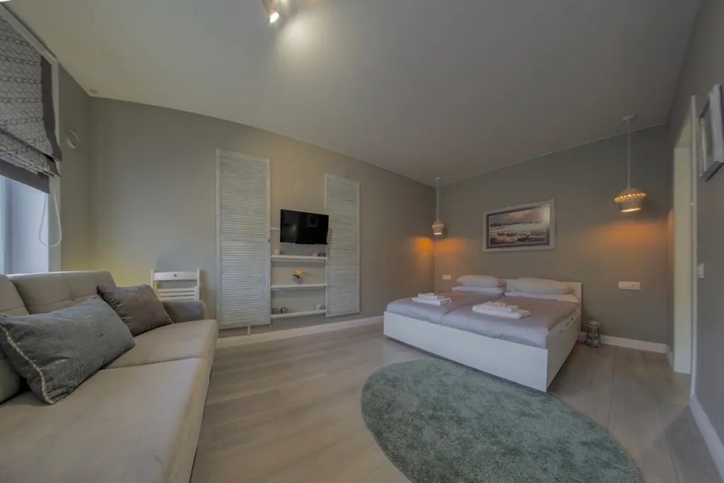 Апартаменты у озера и леса.