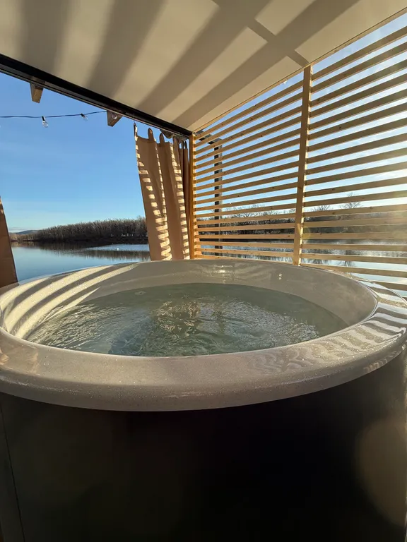 Коттедж Плавдом на озере — аренда посуточно в Самара