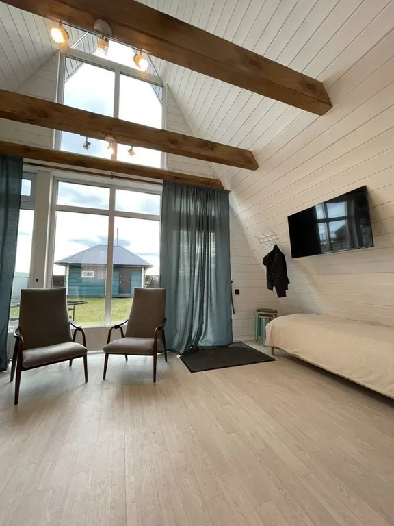 Уютный, современный домик в стиле а-фрейм