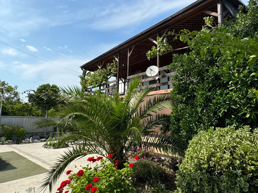 Уютный 2-х этажный коттедж в прекрасном саду