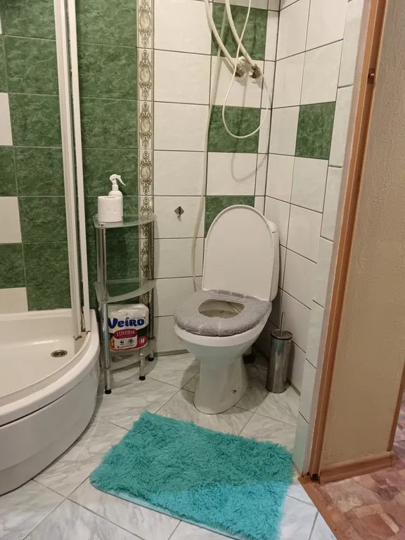 Часть дома с отдельным входом садом и парковкой