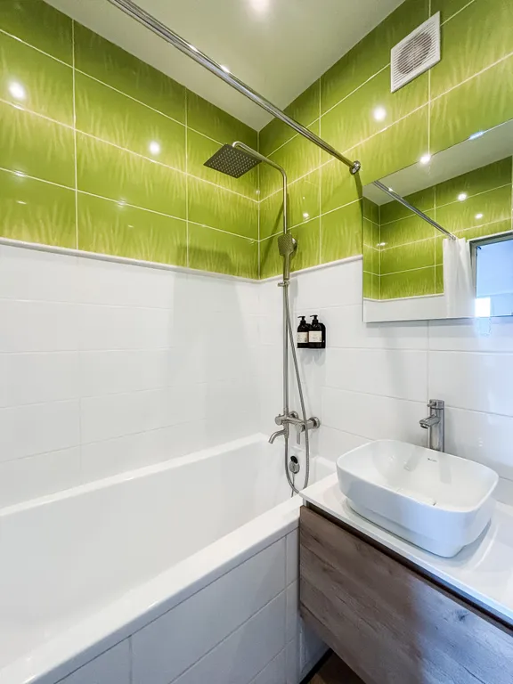 Дизайнерская евродвушка Океан у музея Мирового океана