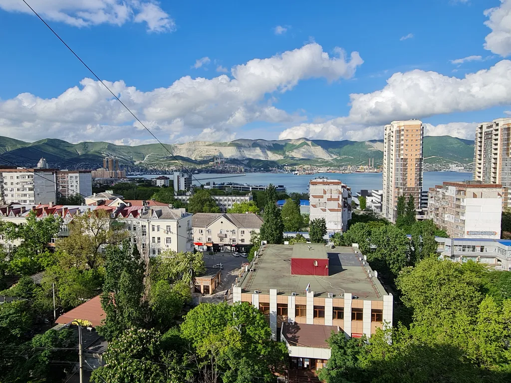 Солнечная квартира в центре с видом на море