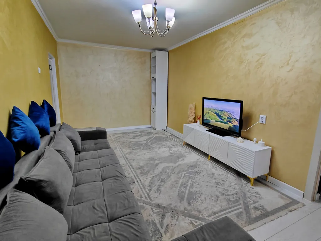 2-комнатная квартира на 1 этаже рядом с ТРЦ MEGA, парком и речкой