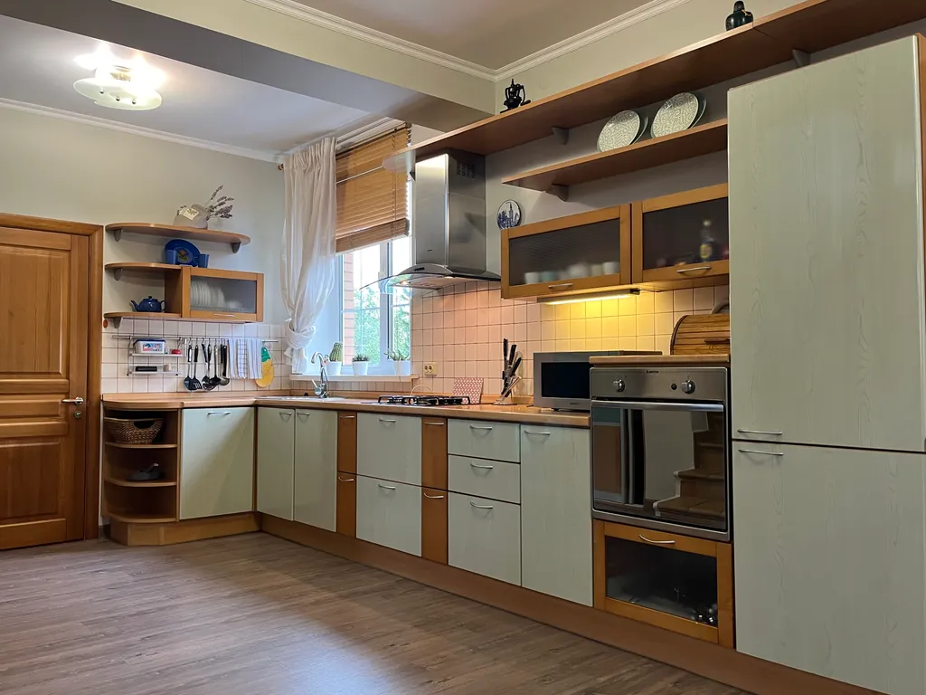 Коттедж в саду