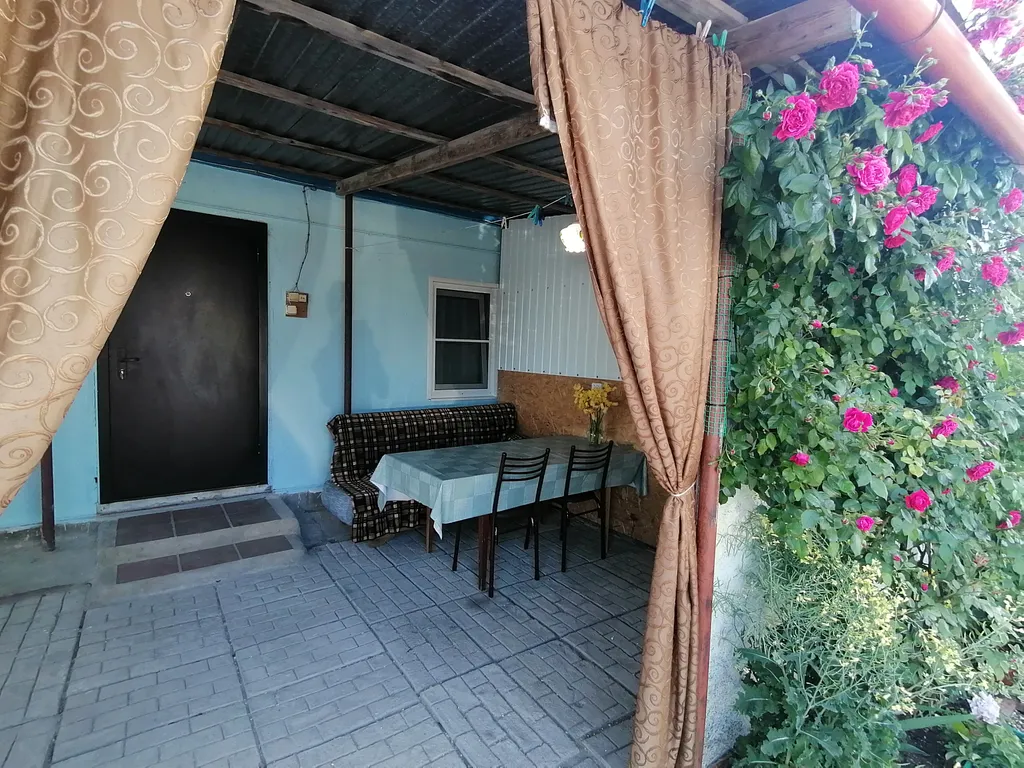 Отдельно стоящий уютный двух комнатный домик со всеми удобствами