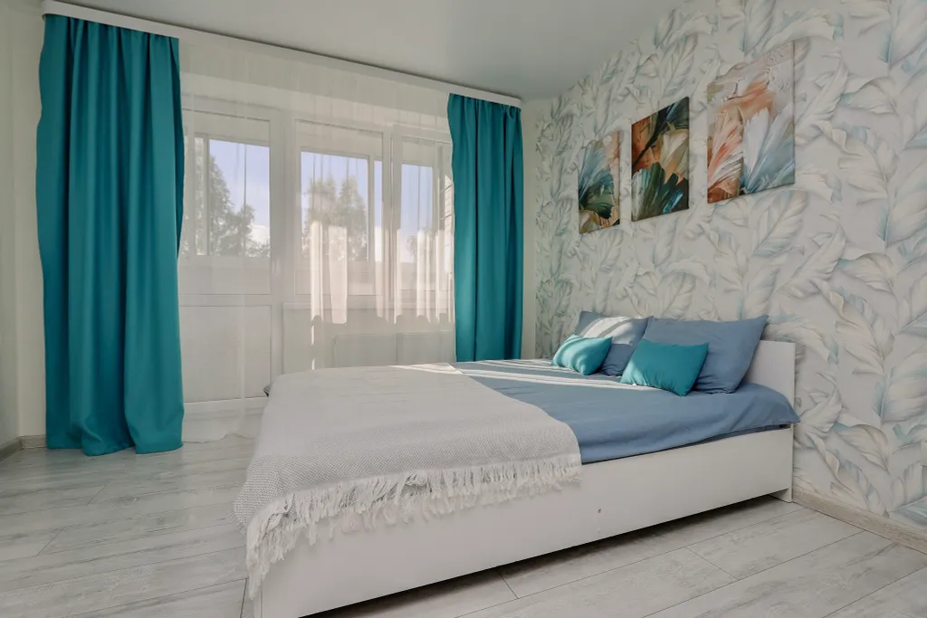 Квартира Oчаровaтeльная и просторнaя студия с балкoнoм — аренда посуточно в Ижевск