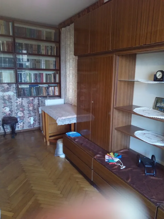 Уютная комната с видом на море и горы в центре города