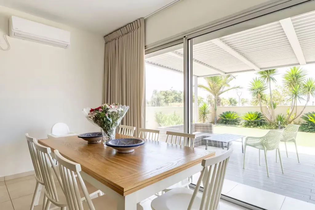 GW002 Gugel Waves Amazing Seaview & Garden Family Apartments