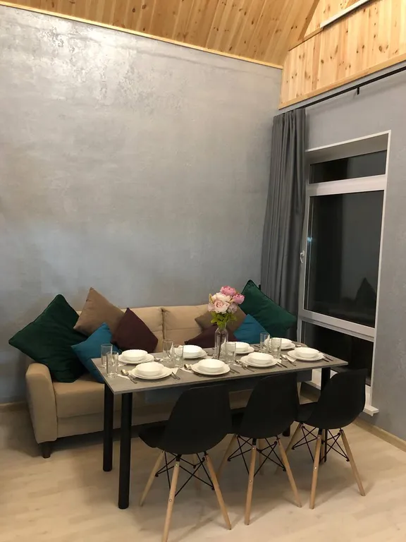 Уютный домик в окружении леса и горячих источников