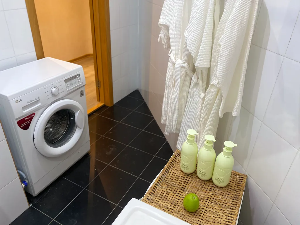 Через дорогу от ЛетоЛето Яркая 1+ квартира