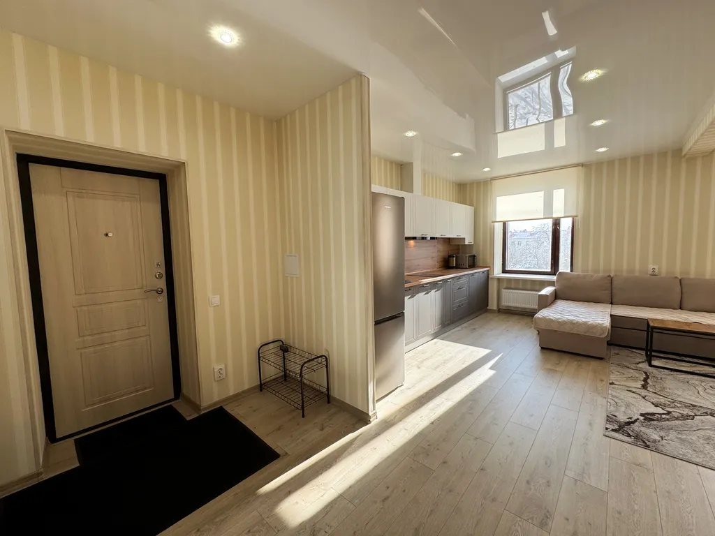 Стильная квартира в центре Мурманска на ул. Октябрьской, 3