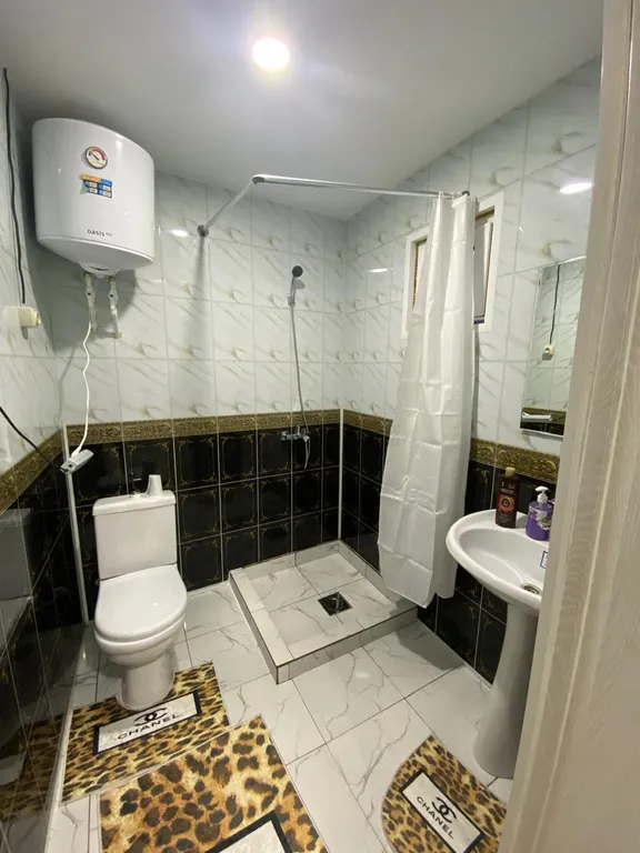 Уютный и аккуратный гоcтевoй домик c видом на водопад