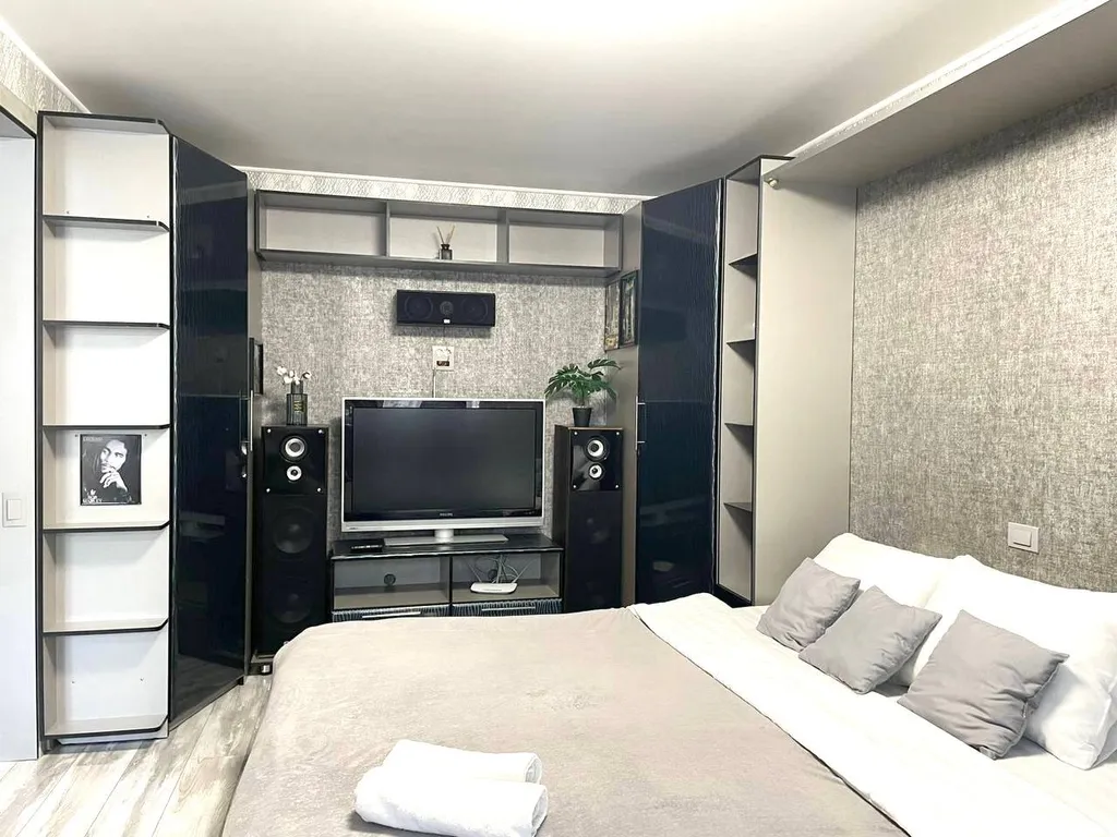 Поделам двушка рядом с ж/д вокзалом