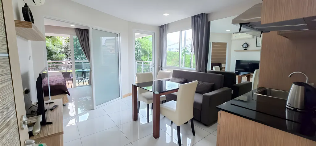 Угловая, уютная квартира с одной спальней и большим балконом — аренда посуточно в Паттайя