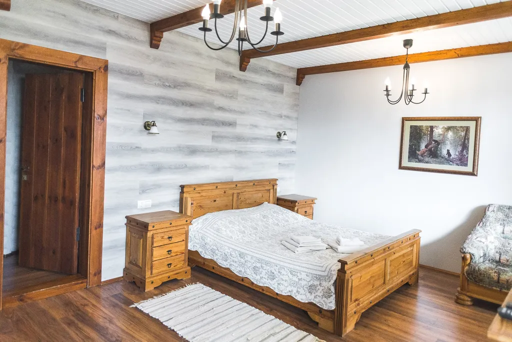 Квартира Уютный просторный номер в гостинице в сосновом лесу и на берегу озера — аренда посуточно в Браслав