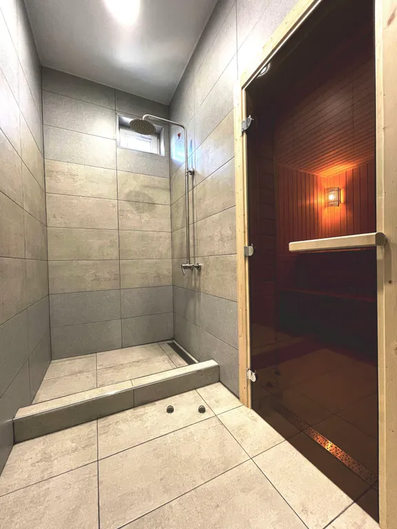 Дом с бассейном