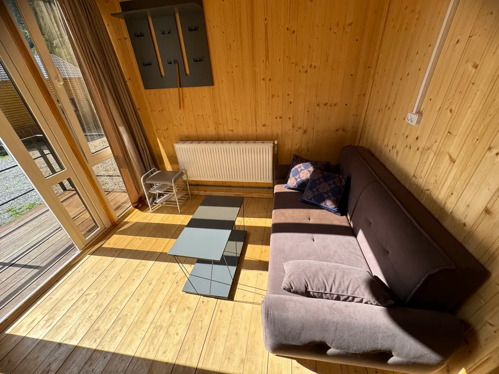 Домик рядом с нарзанным источником