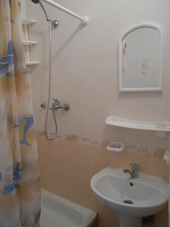 Семейный 2-х комнатный номер с кухней в доме с бассейном