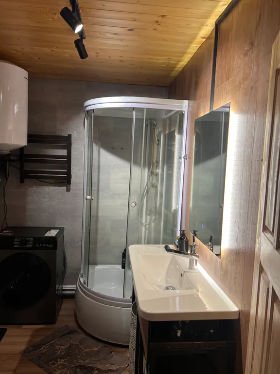 Коттедж Загородный дом со всеми удобствами рядом с речкой и озером — Рябово