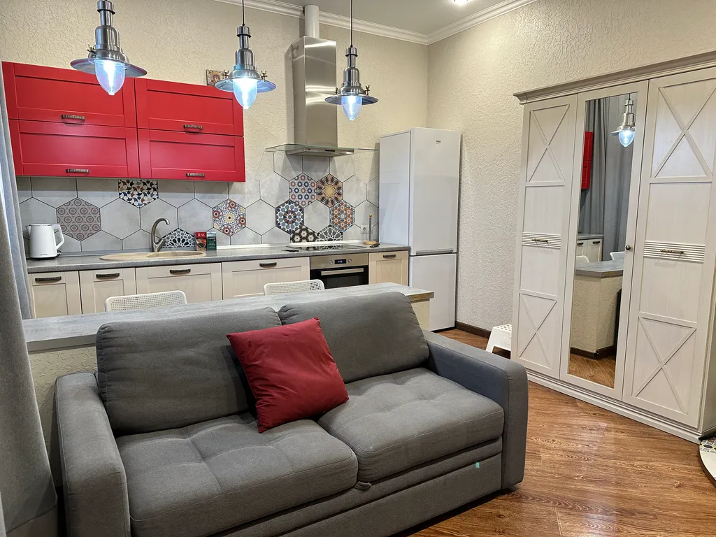 Студия Бизнес класса в Сталинском доме в центре