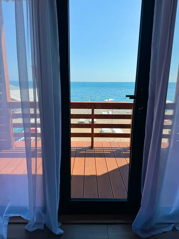 Квартира Дом на берегу моря Апартаменты с видом на море Номер с видом на море — аренда посуточно в Новый Афон