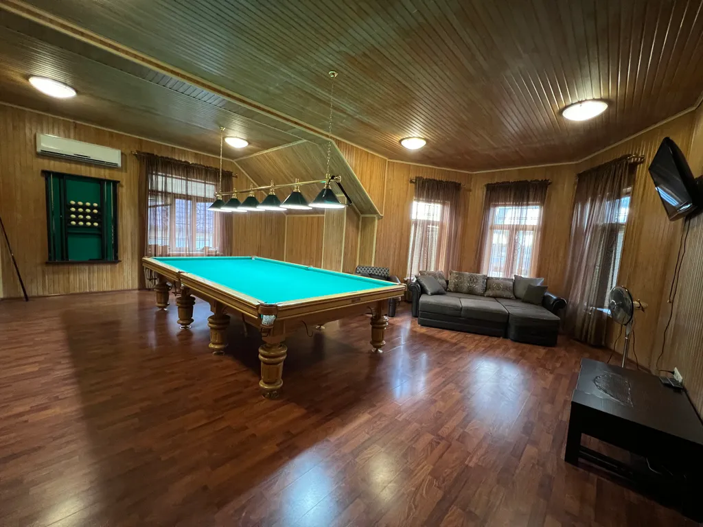 Большой дом в 10 метрах от моря