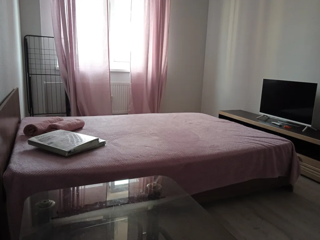 Уютная квартира с видом на лес с удобной кроватью