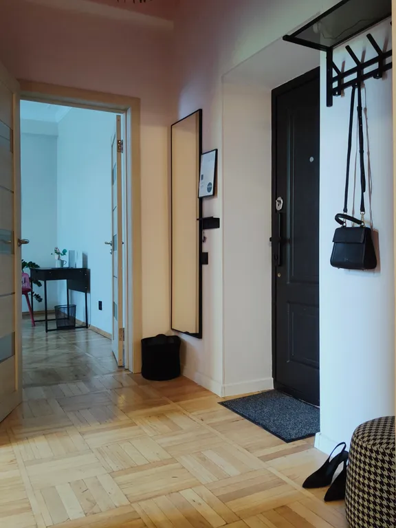 Семейная квартира 2 комнаты в центре с парковкой