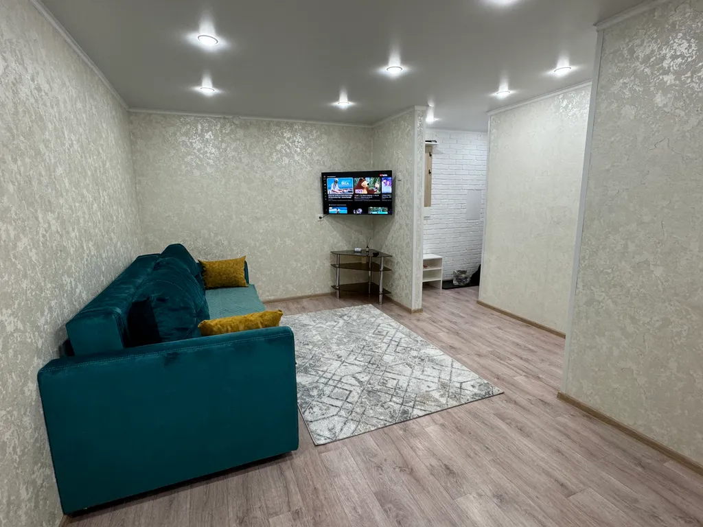 Двухкомнатная со свежим евроремонтом