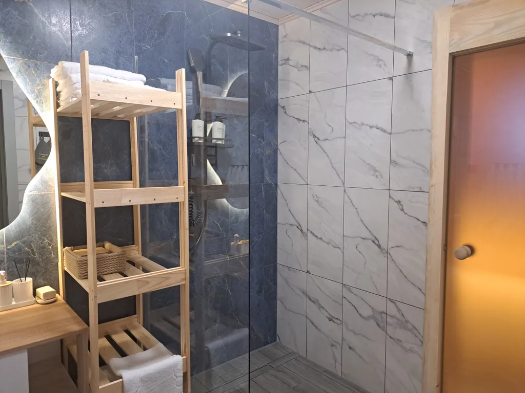 Домик для отдыха с гриль-мангалом, костровой и батутом