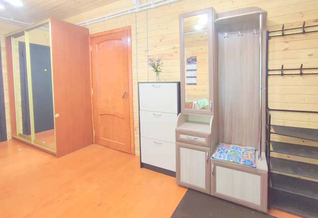 Петербургская дача на холме прямо у озера