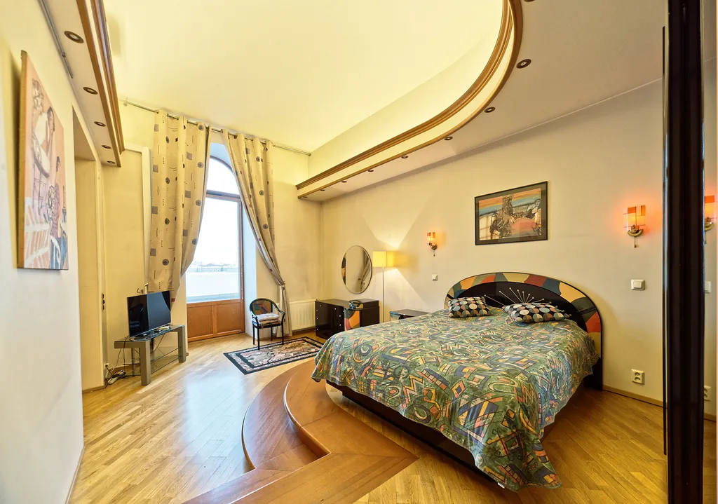 Двухуровневая квартира с видом на Неву по соседству с Эрмитажем