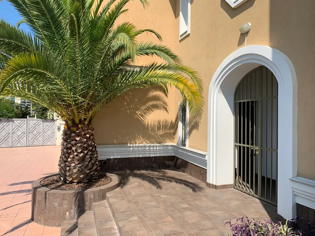 Бассейн. Живописный вид на море