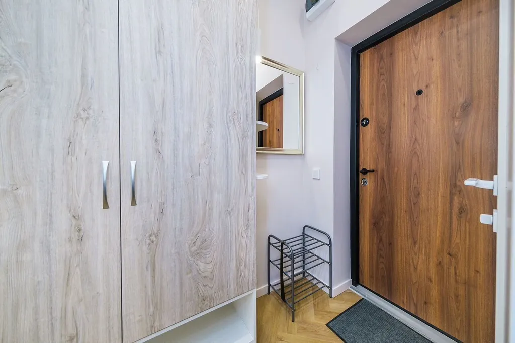 Дизайнерская светлая студия для 3 человек