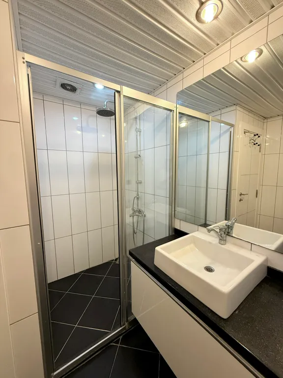 Sea View 2BD Flat 50m to the Beach