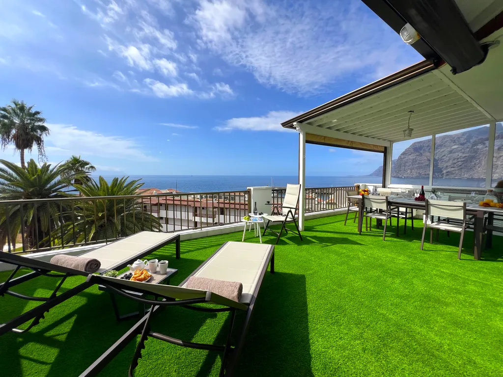 PaulMarie Superior Ocean Lounge