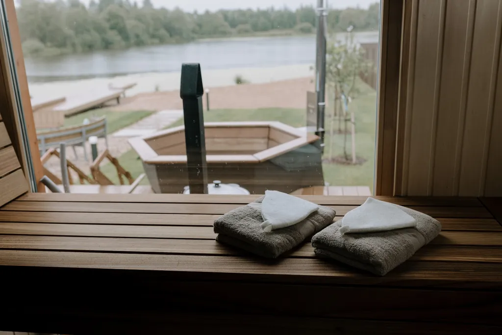 Коттедж Дом у Озера с панорамным видом, баней и чаном — Осташёво