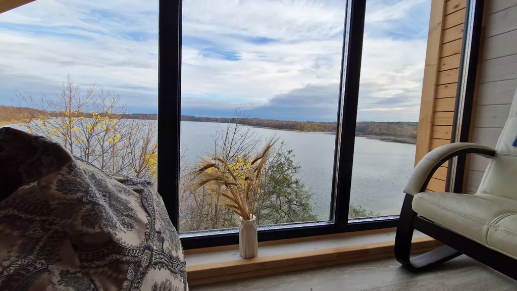 Коттедж Маврикий с сауной и видом на озеро