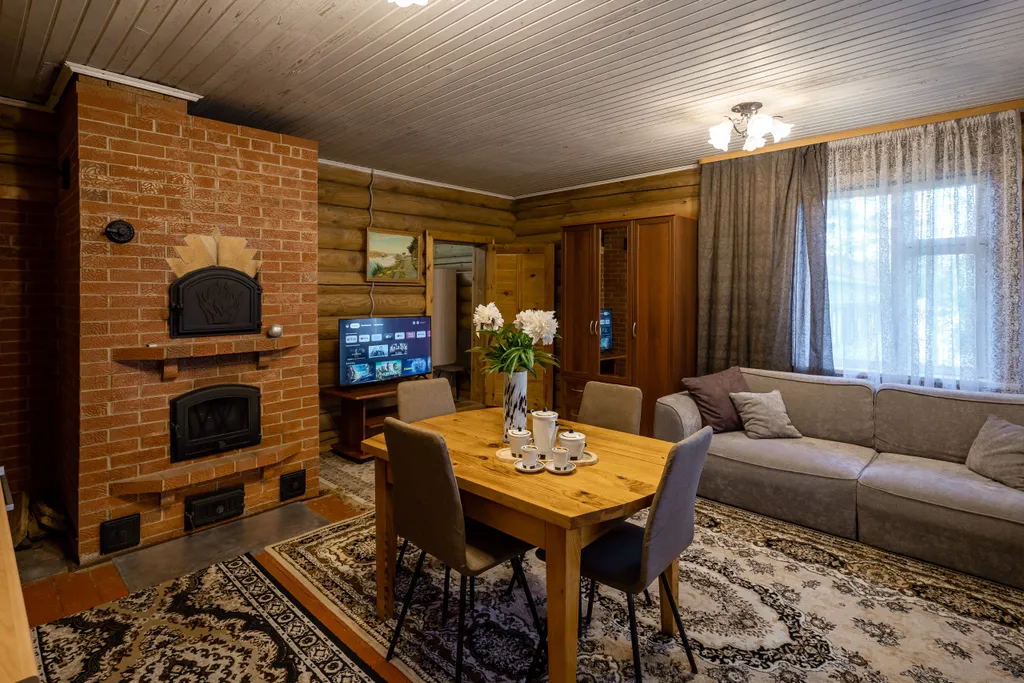 Дом 4 в  лесу у реки