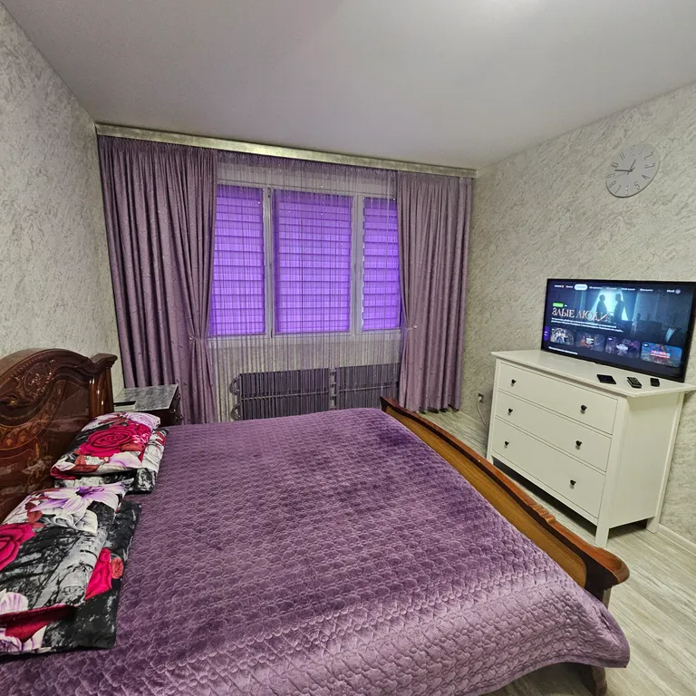 Квартира с лоджией возле станции в центре города