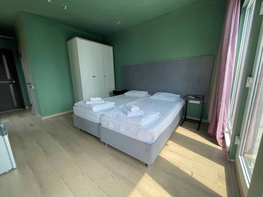 Двухкомнатный четырехместный номер с видом на море