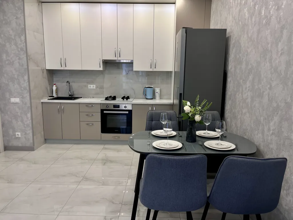 Просторная квартира со стильным интерьером и уютной атмосферой